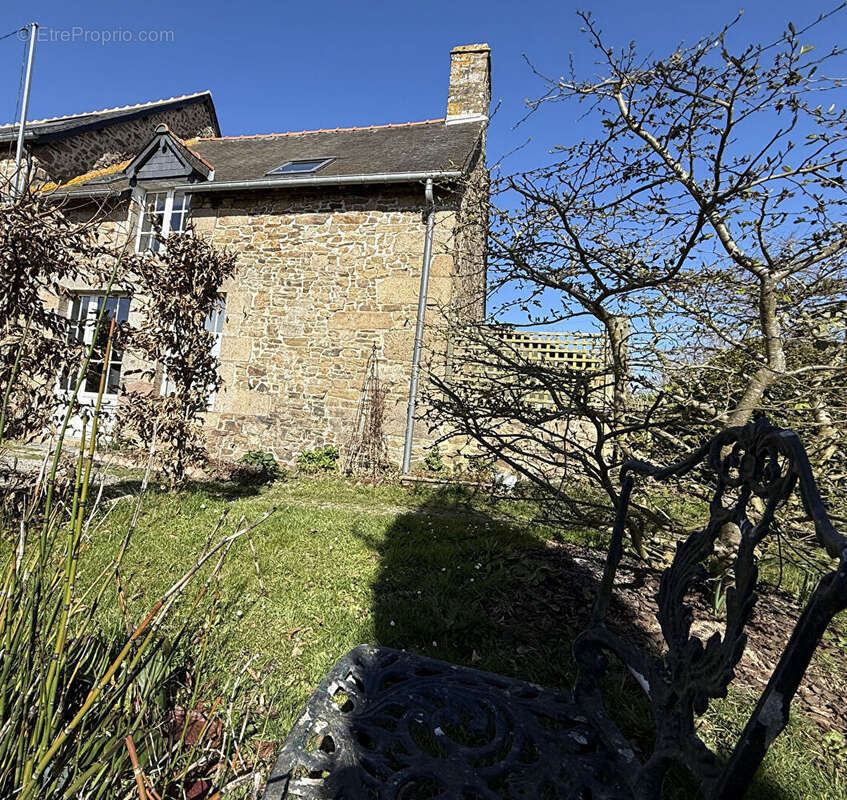 Maison à NOYAL-SOUS-BAZOUGES