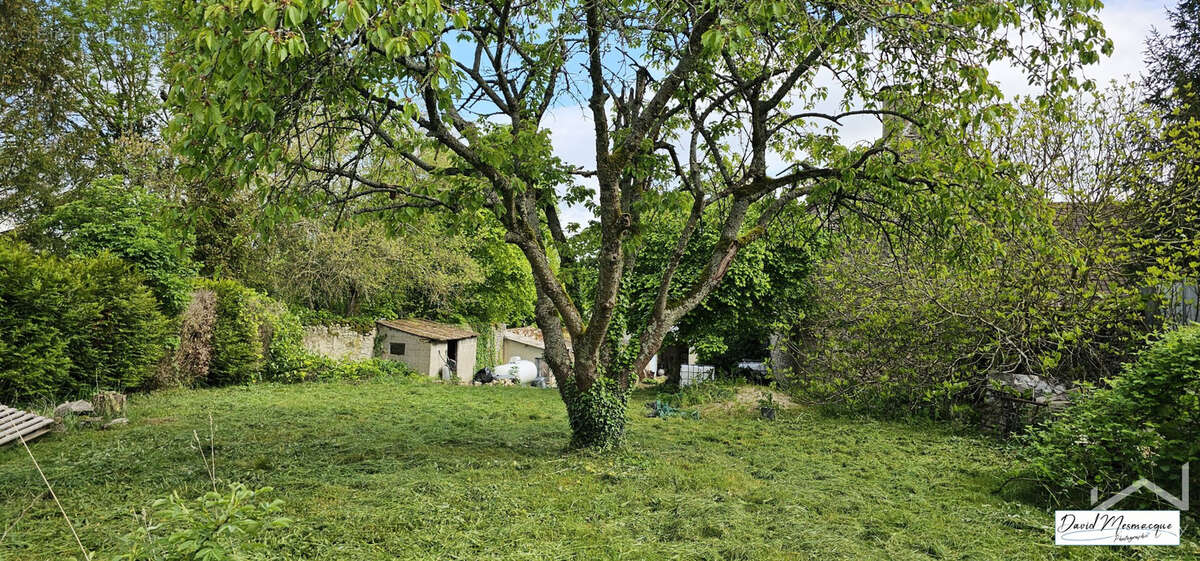 À Chérence, propriété de 280m2 avec travaux et maison habitable - photo 2