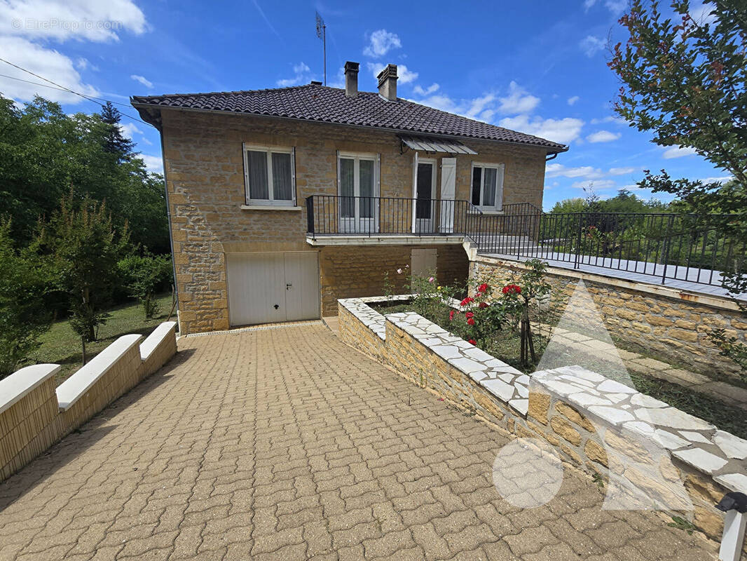 Maison à CENAC-ET-SAINT-JULIEN