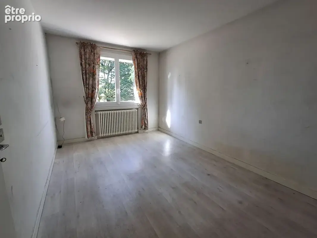 Maison familiale spacieuse avec terrasses et grand garage, à Sancé - photo 11