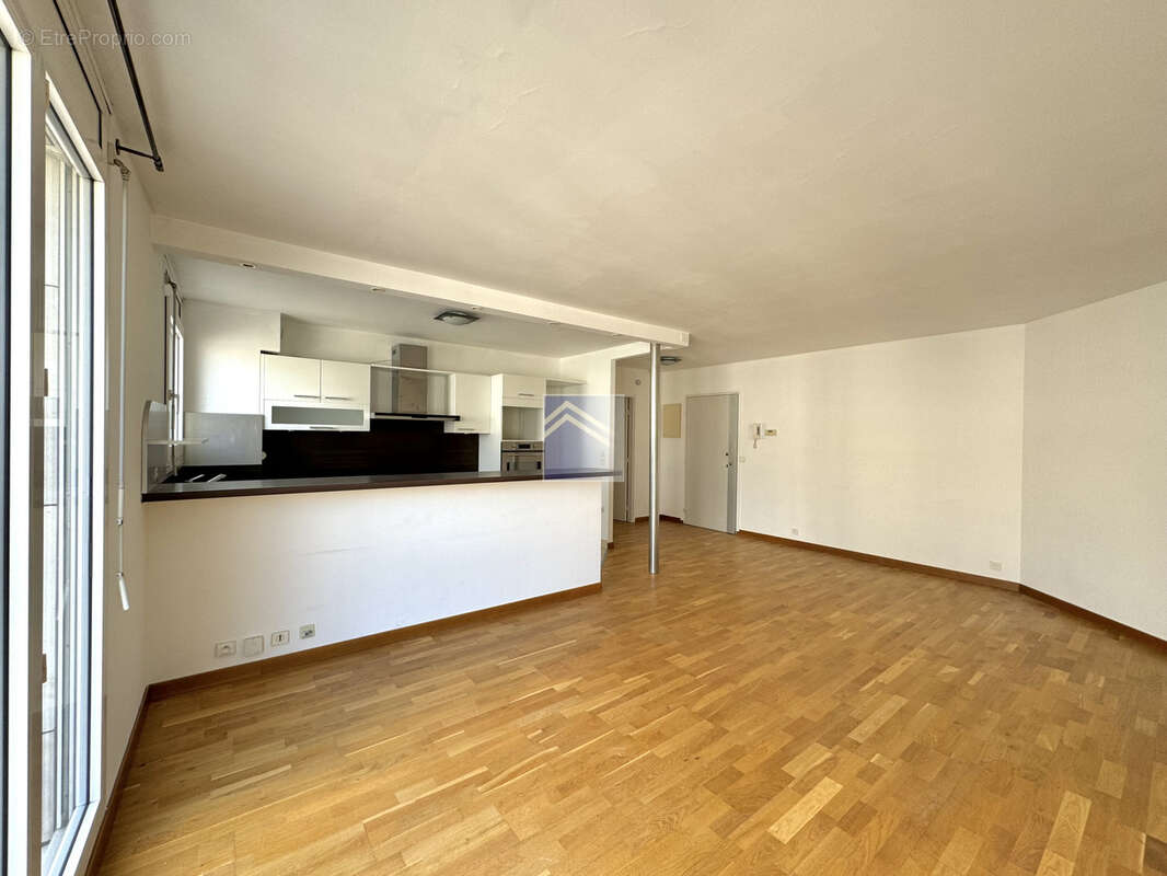 Appartement à COURBEVOIE