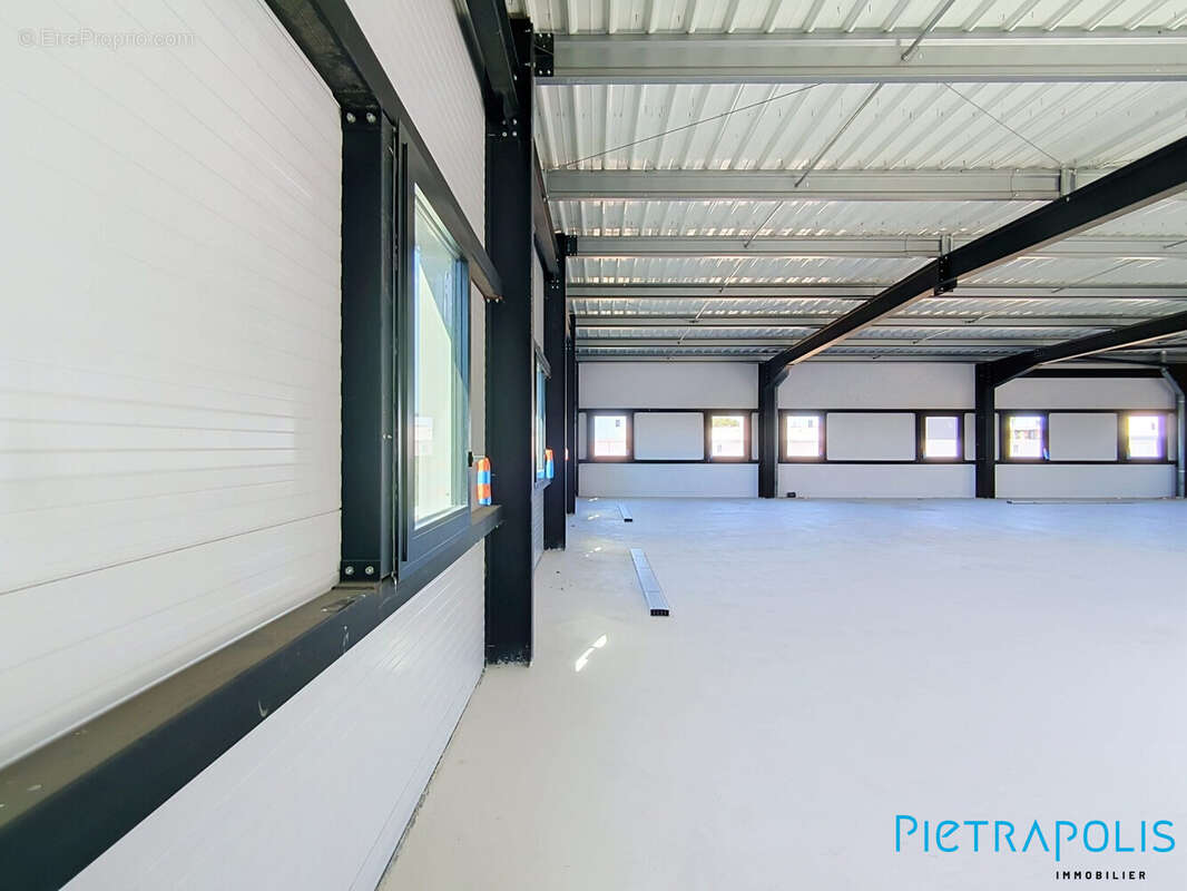 Commerce 234 m² à Sete  - photo 3
