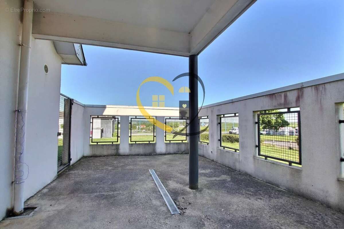 Commerce à SAINT-MARTIN-D&#039;AUXIGNY