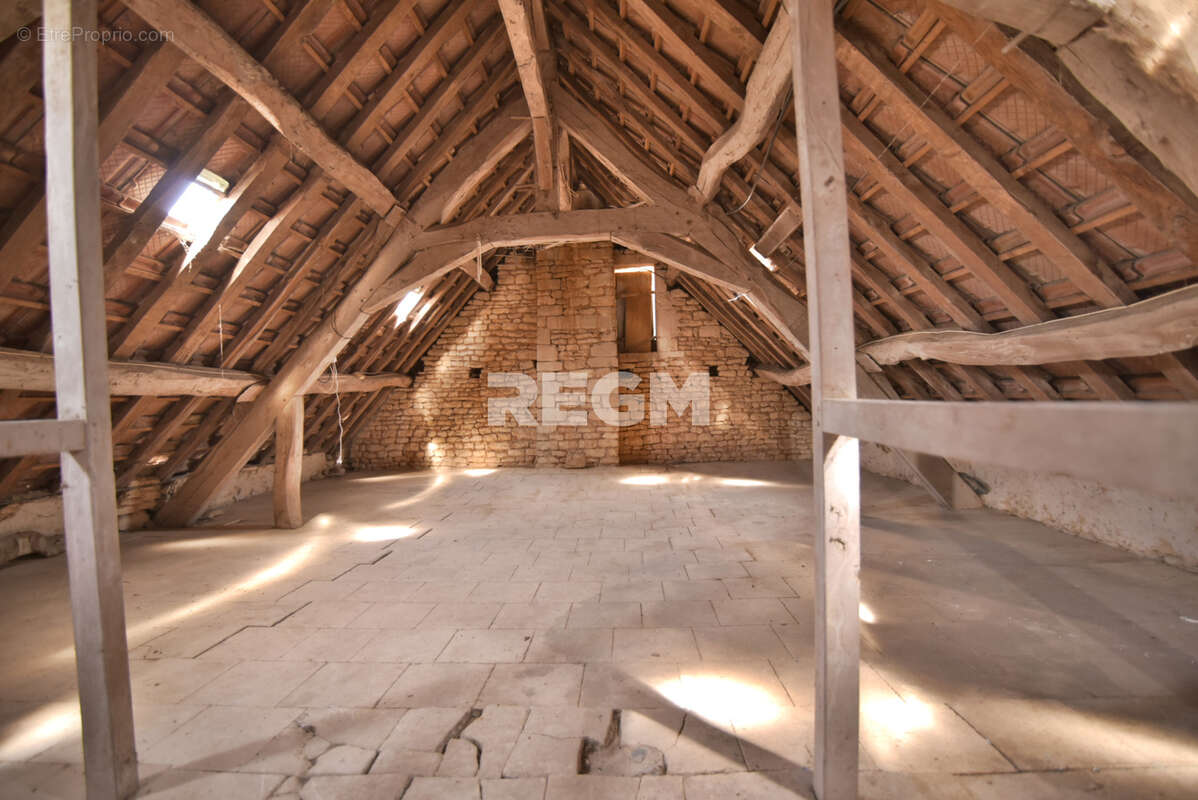 Exclusivité : Maison 3 chambres de 106m2 + 2 granges aménageables sur 1637m2 de terrain - photo 9