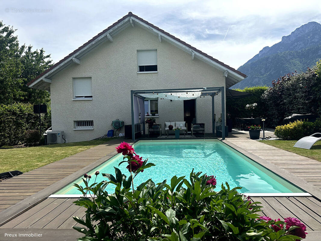 Maison à SAINT-PIERRE-EN-FAUCIGNY