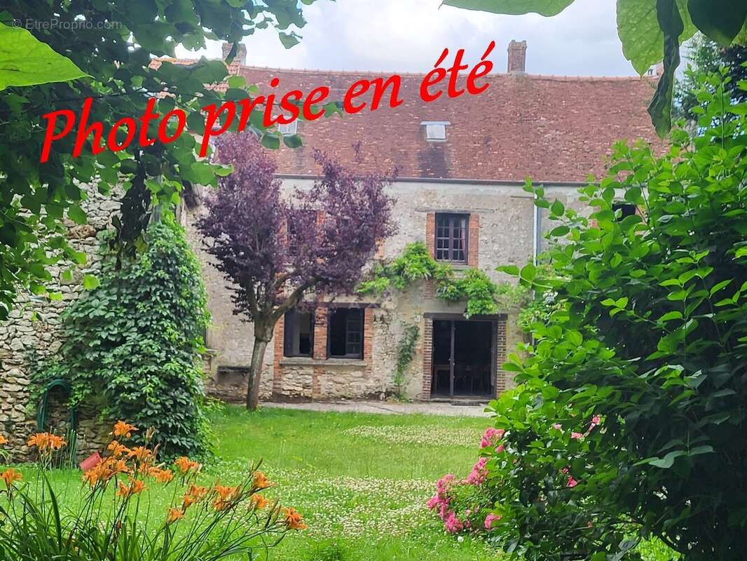 Maison à FROMENTIERES