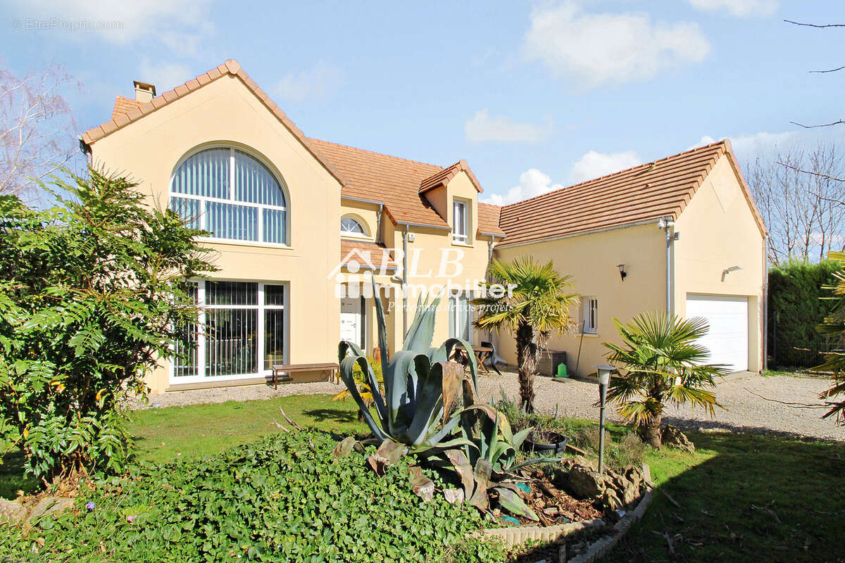 Maison à LE PERRAY-EN-YVELINES