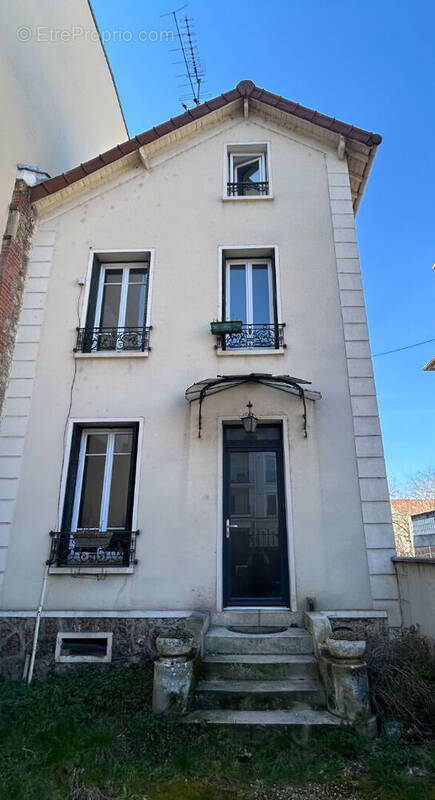 Maison à SARTROUVILLE