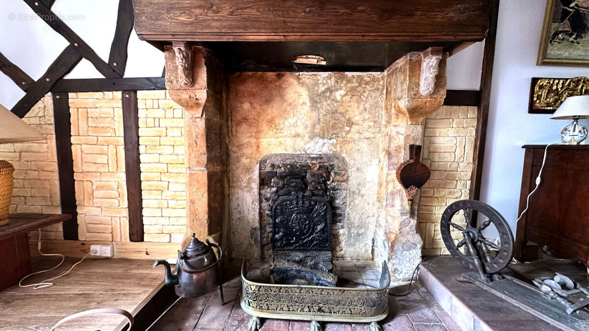 Maison à SAINT-VICTOR-DE-BUTHON