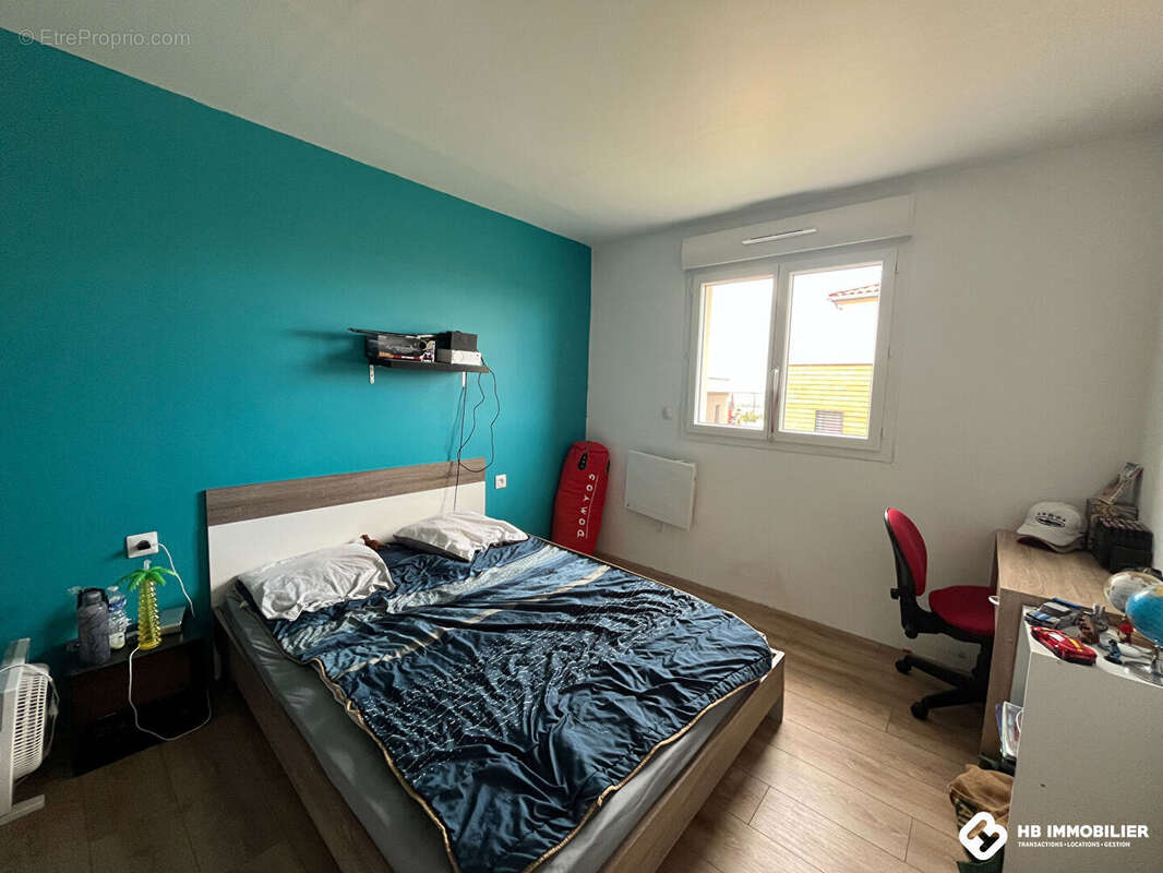 Maison à SAINT-CYR-DE-FAVIERES