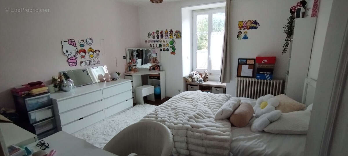 Maison à AZAY-LE-FERRON