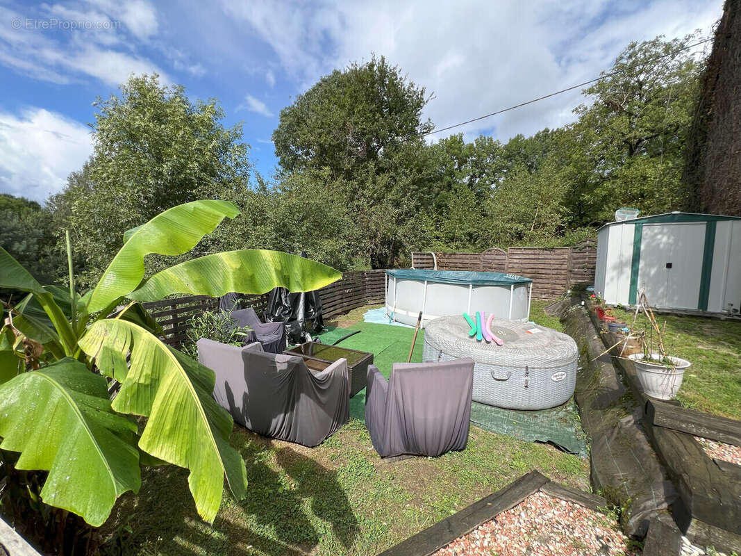 Maison à SAINT-MARTIAL-DE-GIMEL