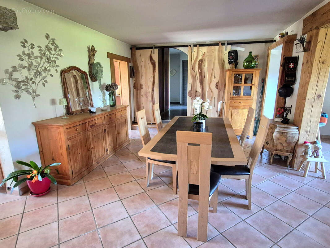 Maison à SCIENTRIER