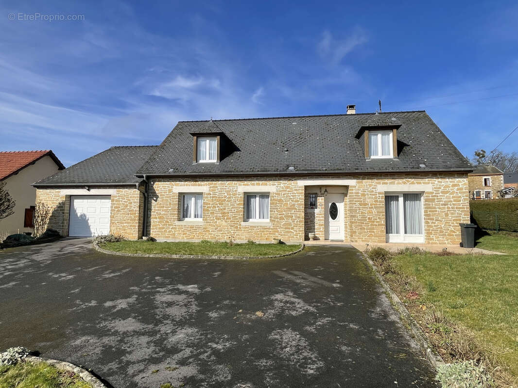 Maison à MAUBERT-FONTAINE