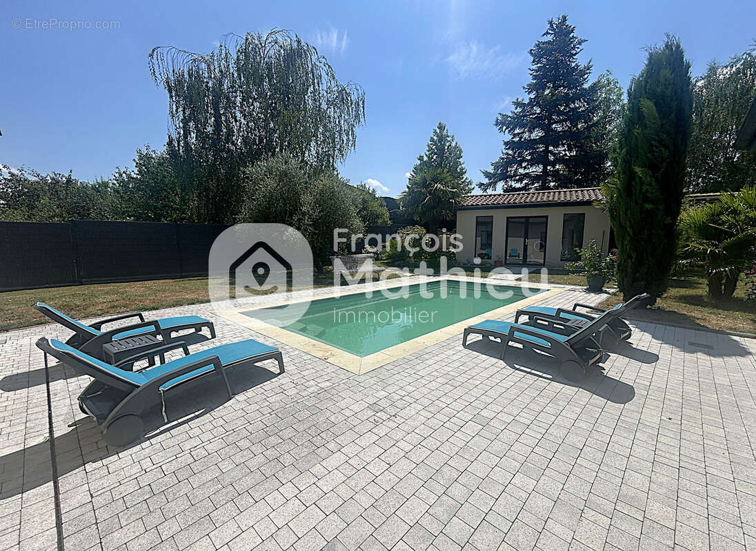 Relevant - Maison T5 avec piscine, garage, dépendance et terrain d'environ 1031m2. - photo 4
