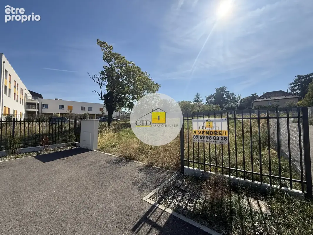 À vendre à Saint-Bonnet-De-Mure : terrain constructible - photo 3