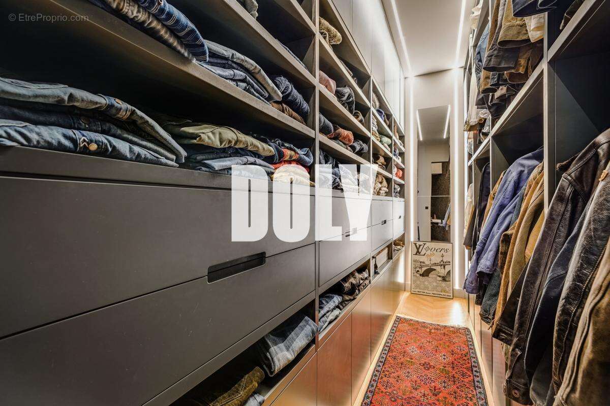 Appartement à PARIS-8E