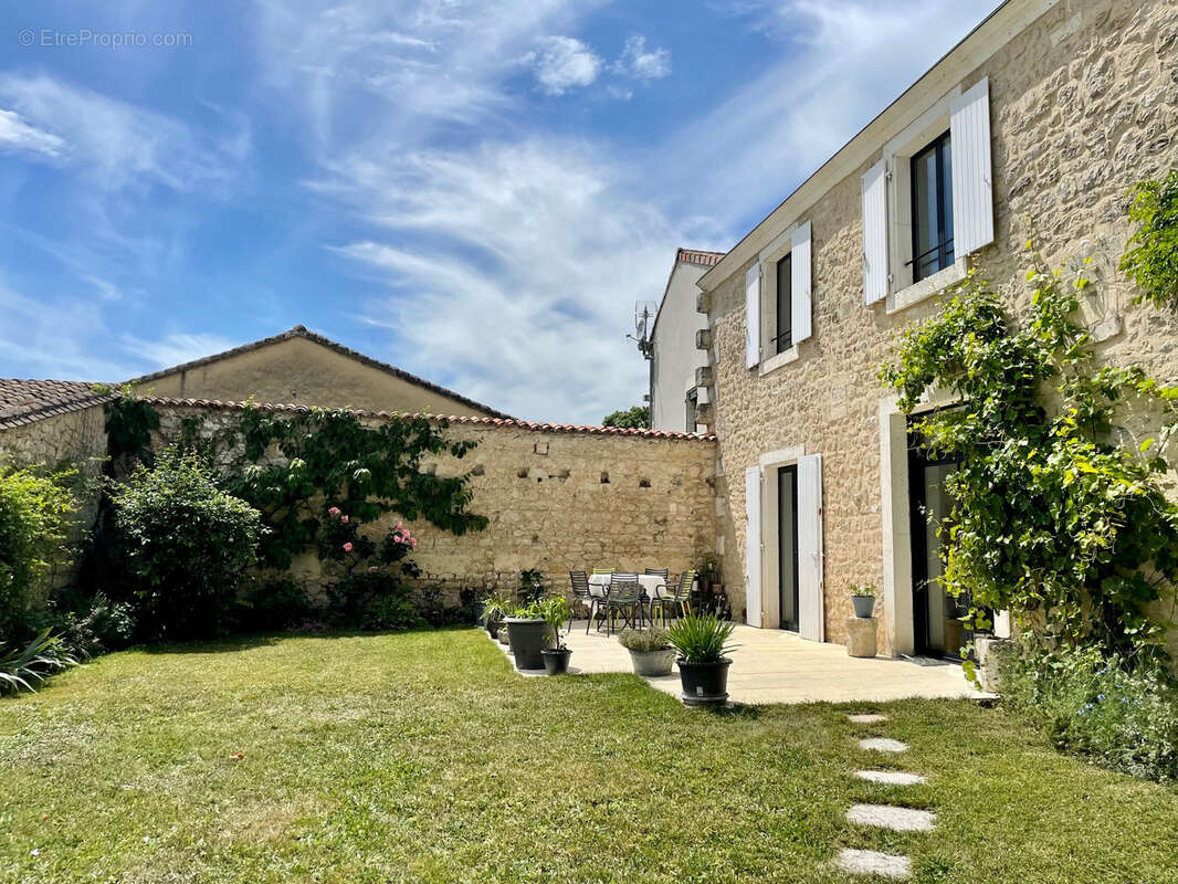 Maison à CHAMPNIERS