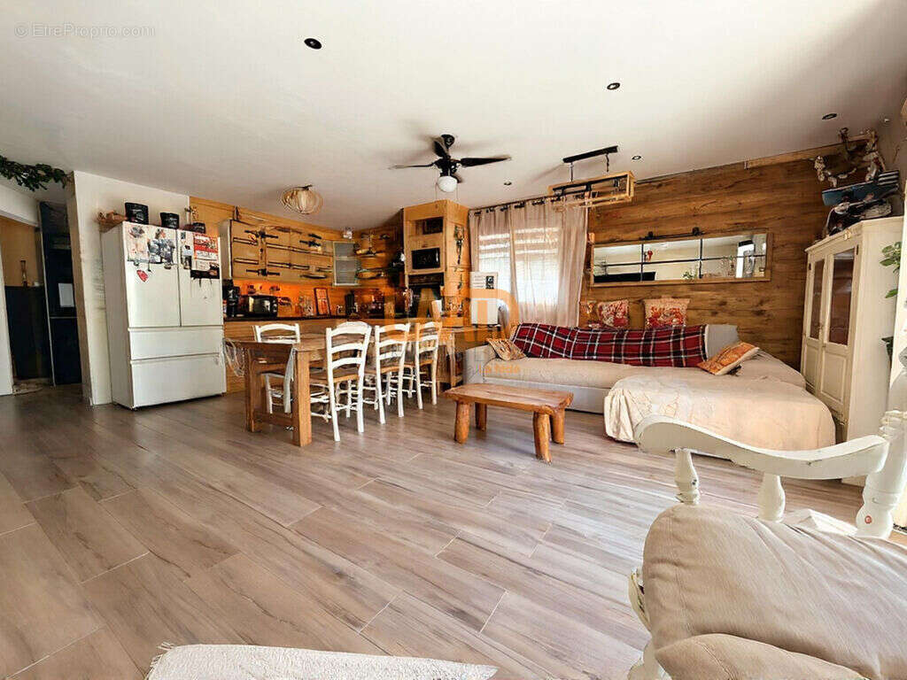 Propriété de 265 m², piscine, logements indépendants à Tourrette - photo 23