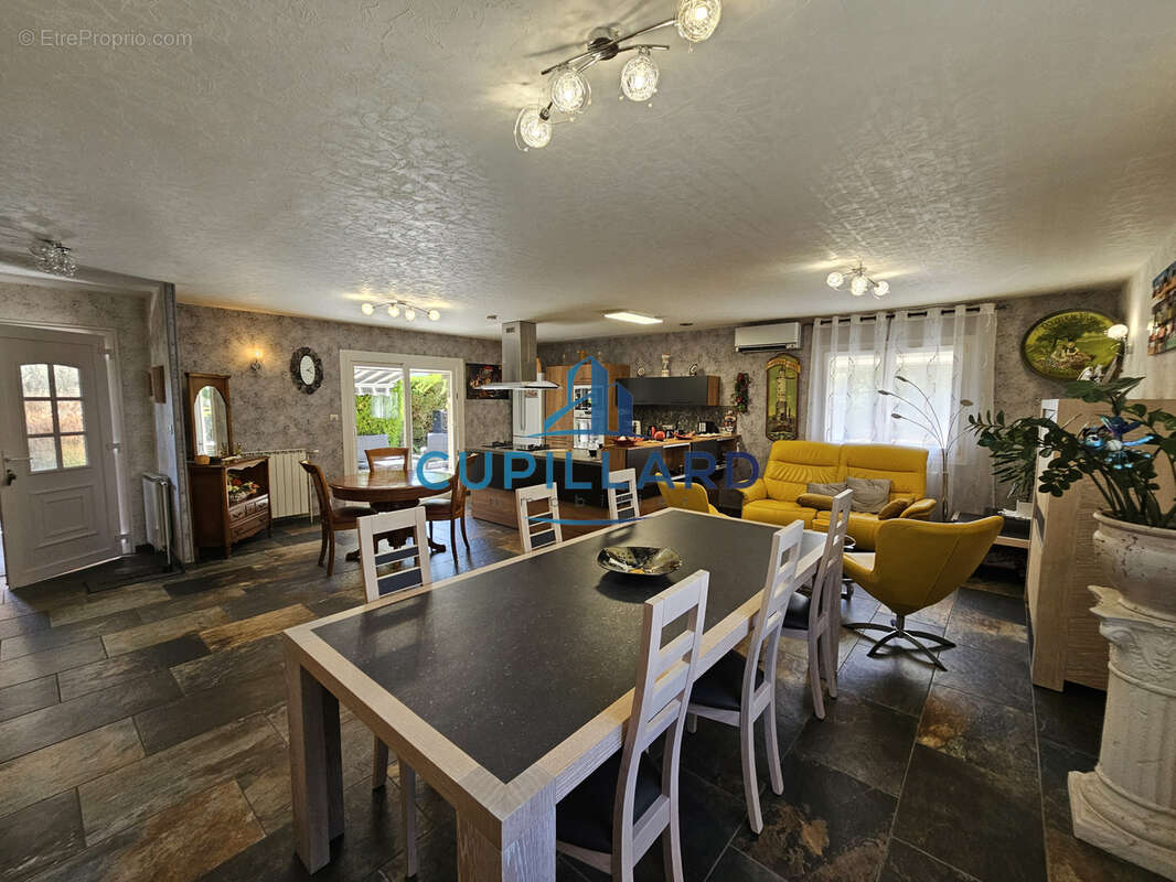 Maison à MABLY