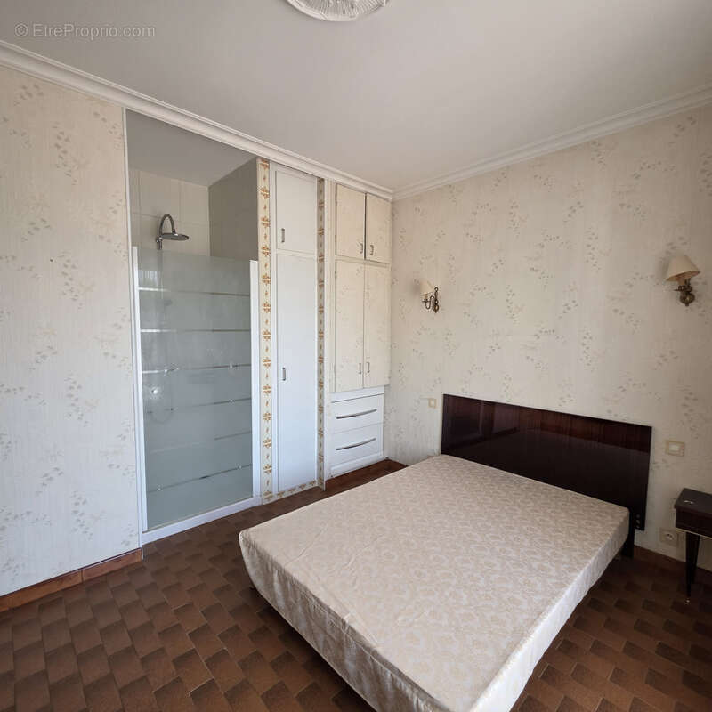 Maison familiale avec dépendances, terrain clos de 2 965 m2 et fort potentiel professionnel - photo 12