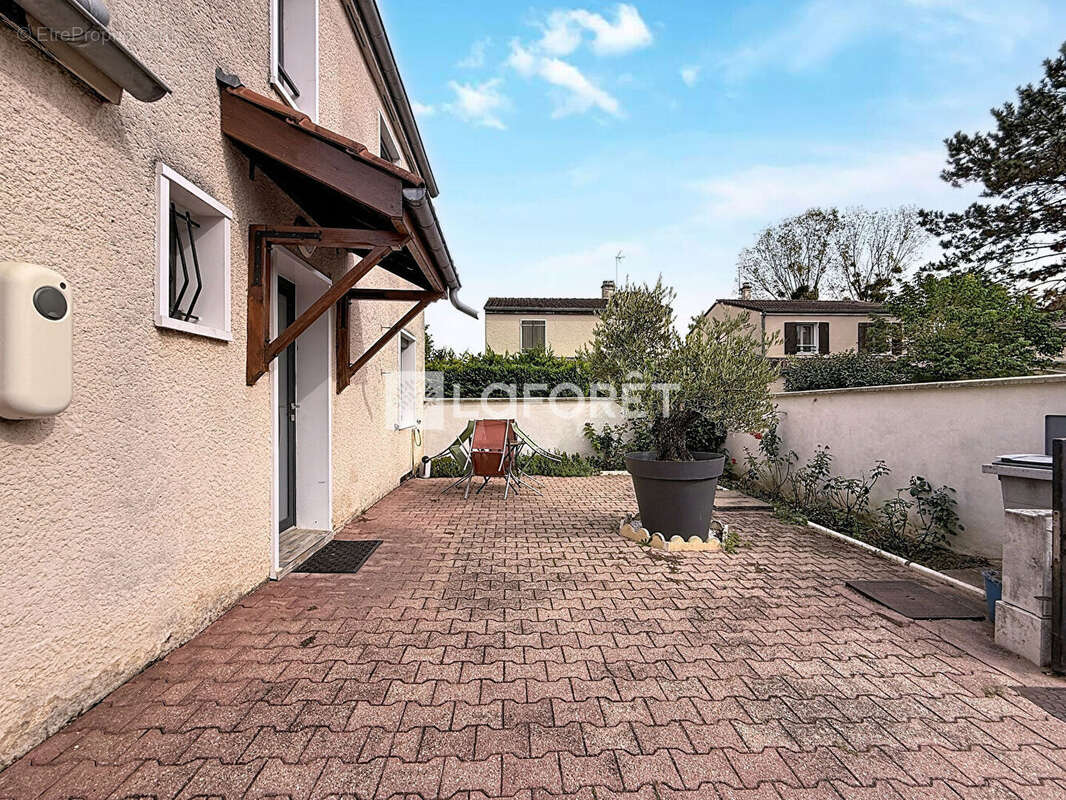 Maison à JASSANS-RIOTTIER