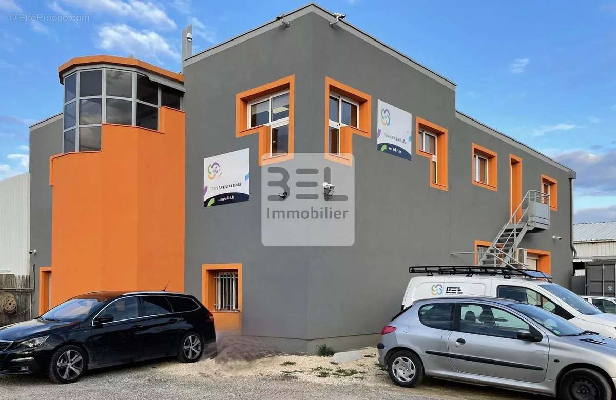 Commerce à LAUDUN-L&#039;ARDOISE