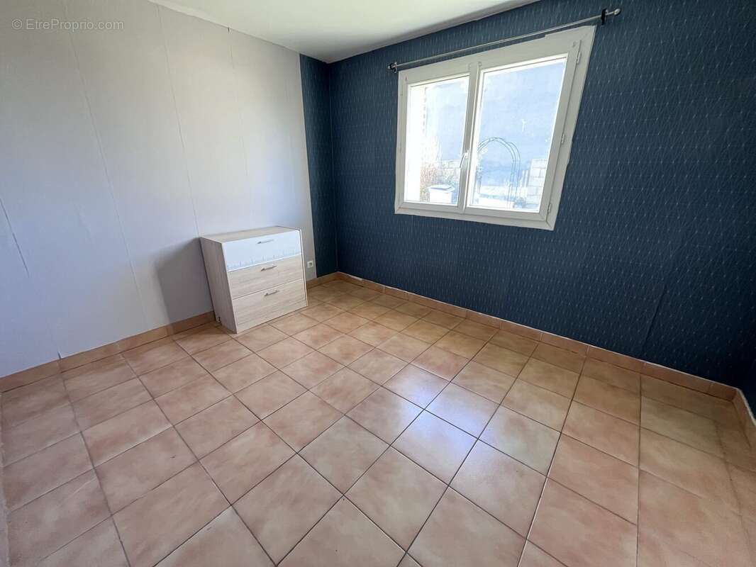 Chambre 2 - Maison à CHAMPAGNAC