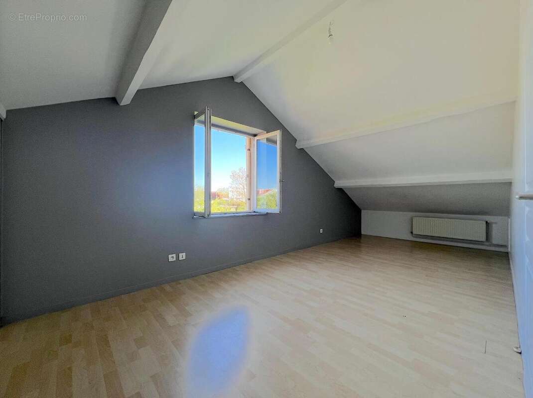 Maison 105 m² à Decines-Charpieu  - photo 7