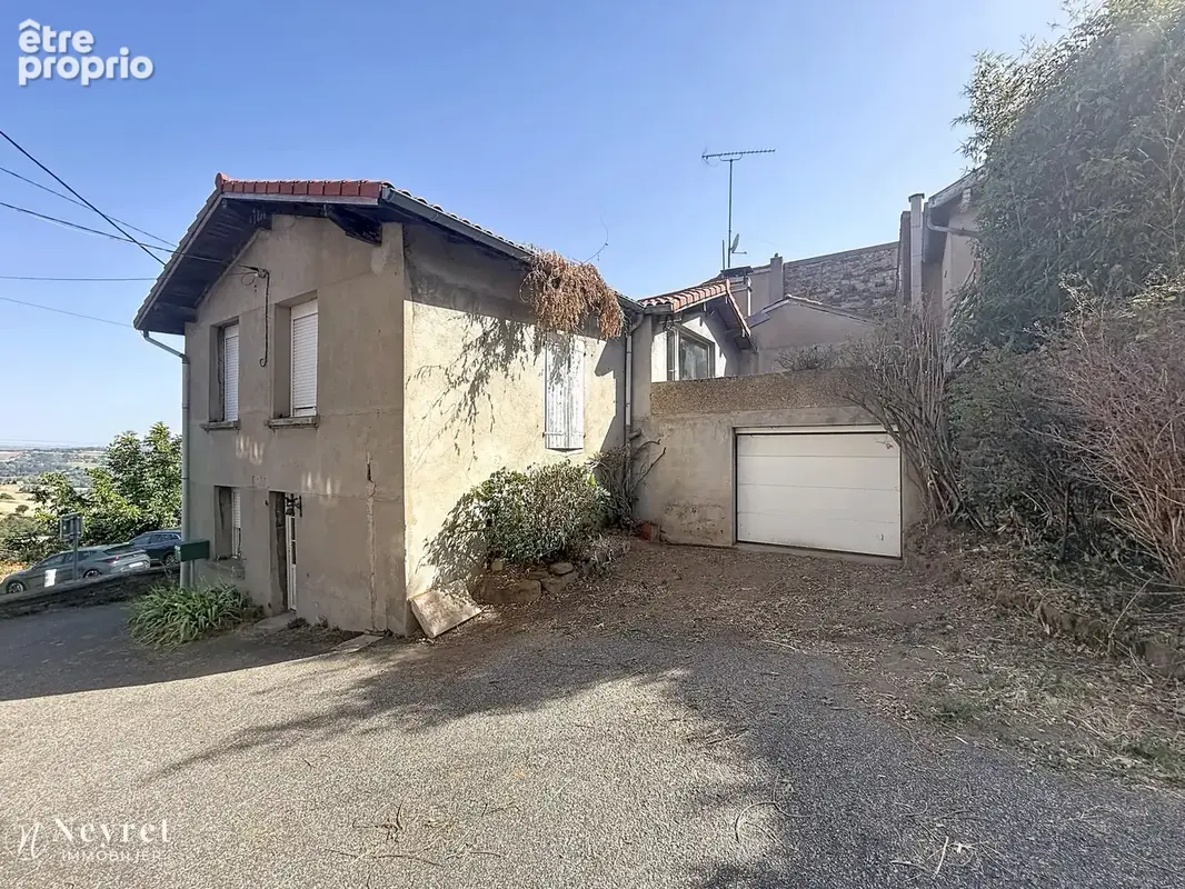 Maison à SAINT-GENEST-LERPT