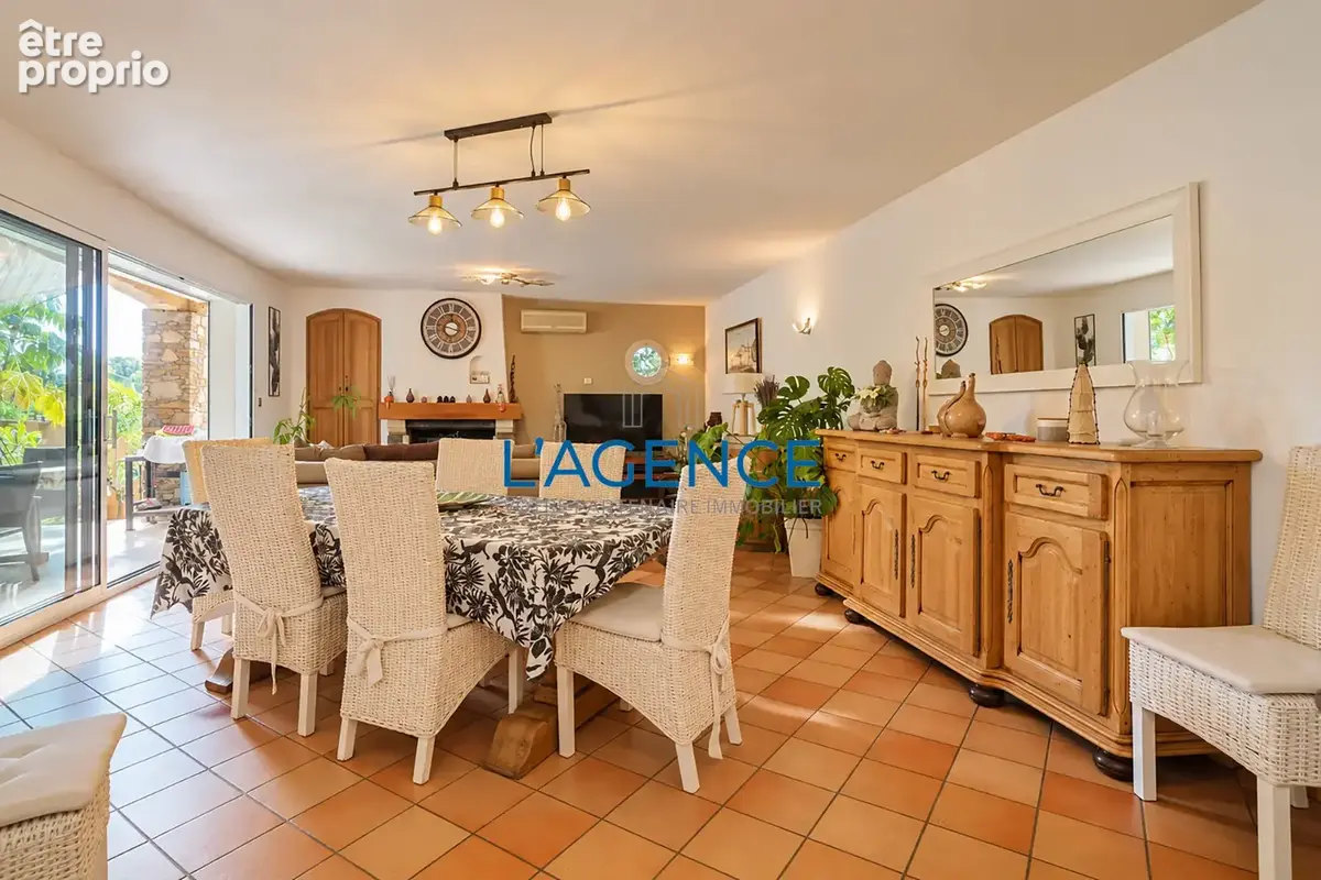 Villa de 171 m2 avec piscine et jardin arboré de 5202 m2 au calme - photo 10