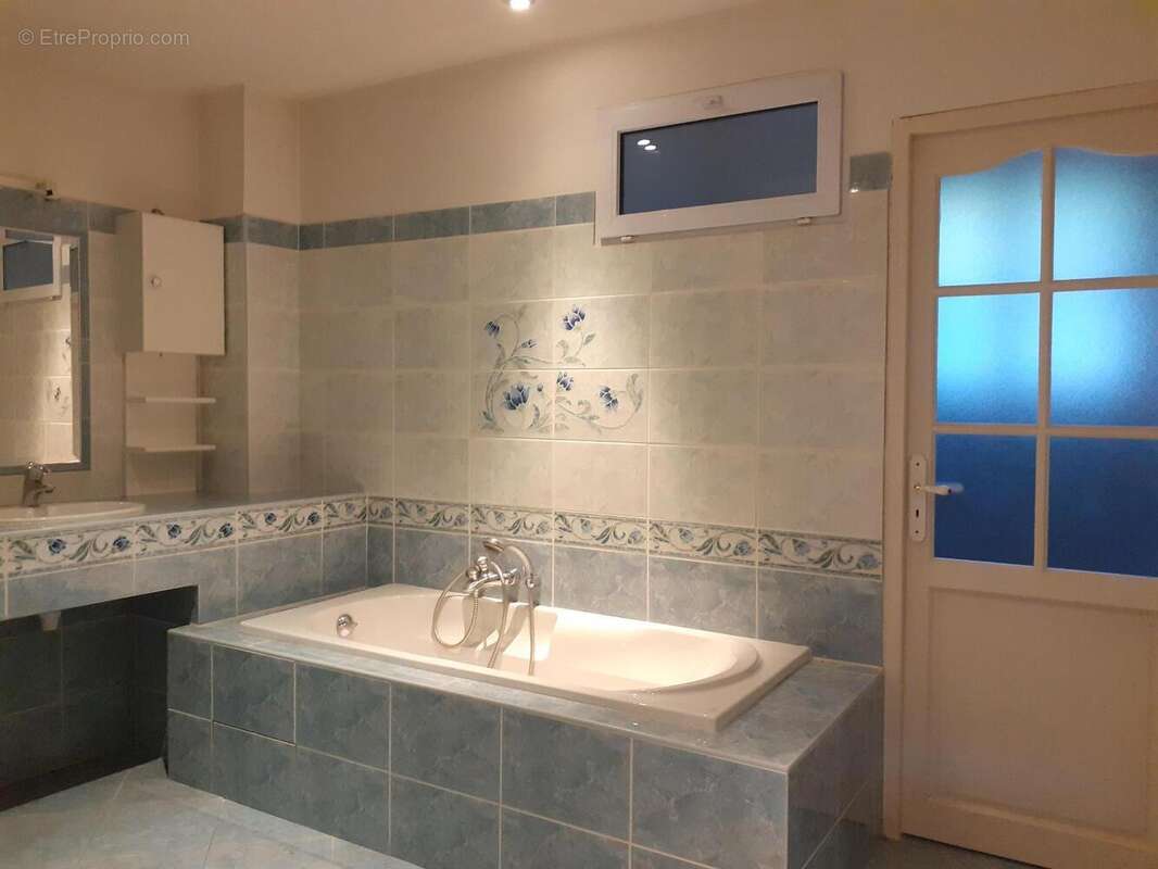   - Appartement à DRAGUIGNAN