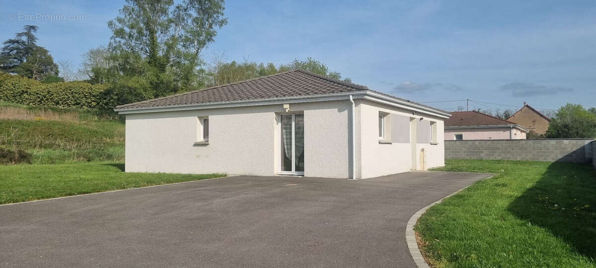 Maison à VARENNE-SAINT-GERMAIN