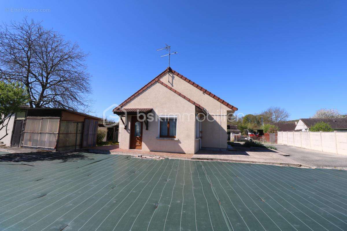 Maison de plain-pied très proche de la gare, 4 pièces, 2 chambres, atelier, dépendances, garage et jardin! - photo 13