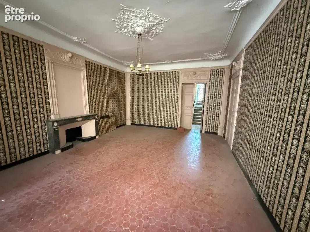 Roquemaure (30150) – hôtel particulier – 460 m² – éléments d’architecture anciens – cour intérieure – garage – terrasse – comble - photo 8