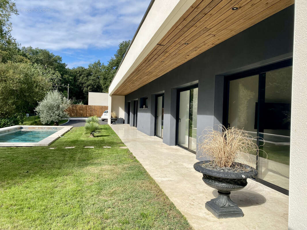 Maison à MONTAIGUT-SUR-SAVE