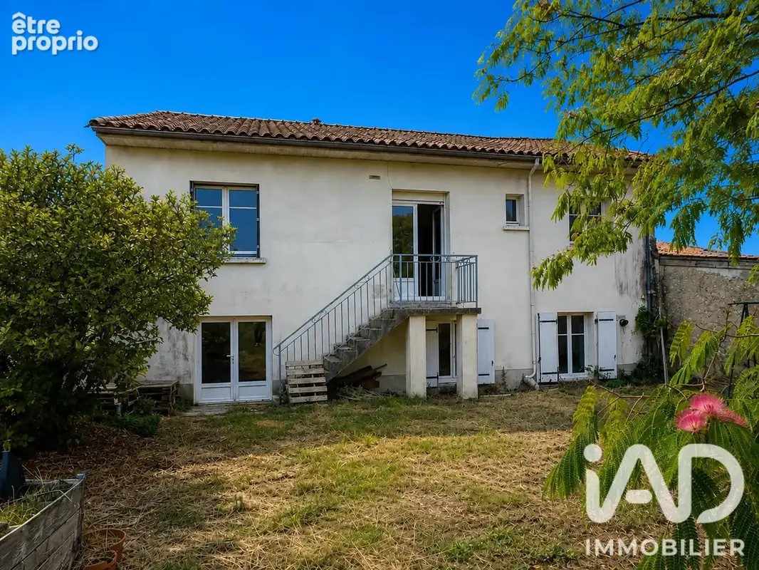 Photo 1 - Maison à VILLEBOIS-LAVALETTE