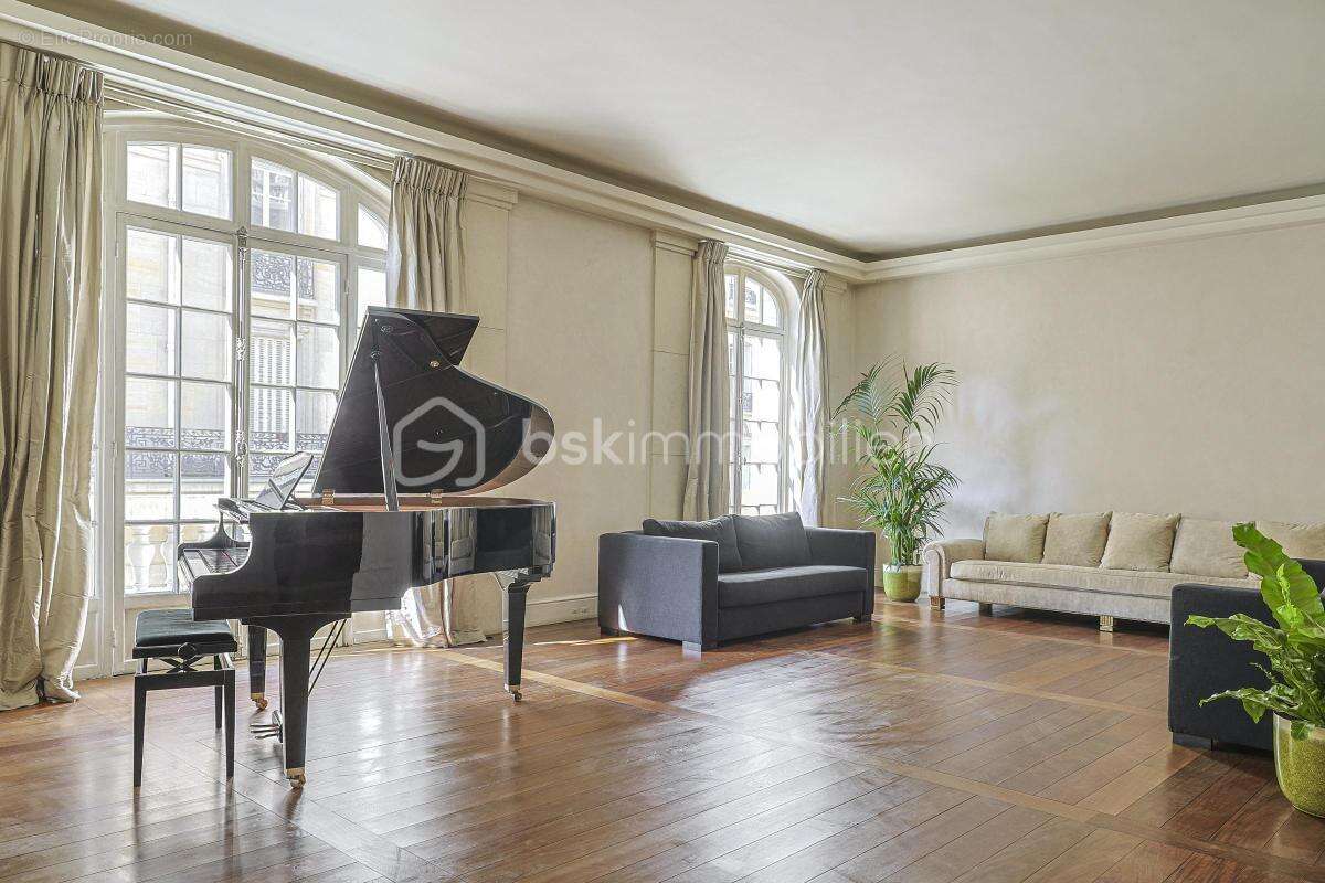 Appartement à PARIS-17E