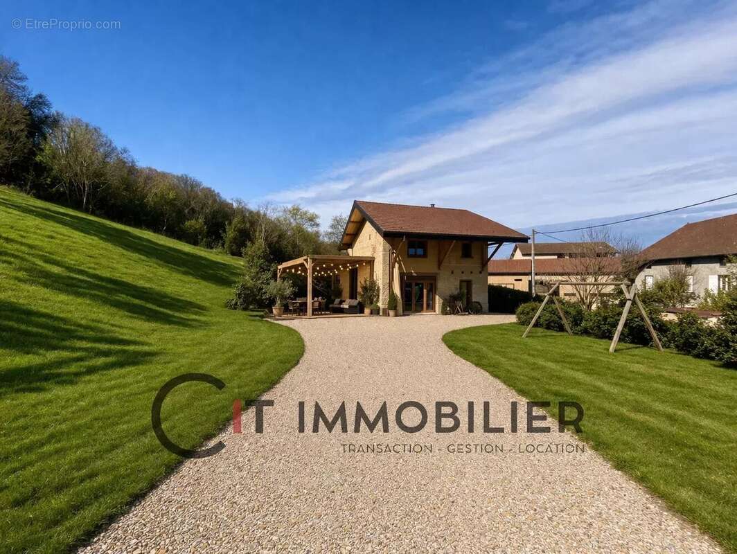 Maison à LES EPARRES