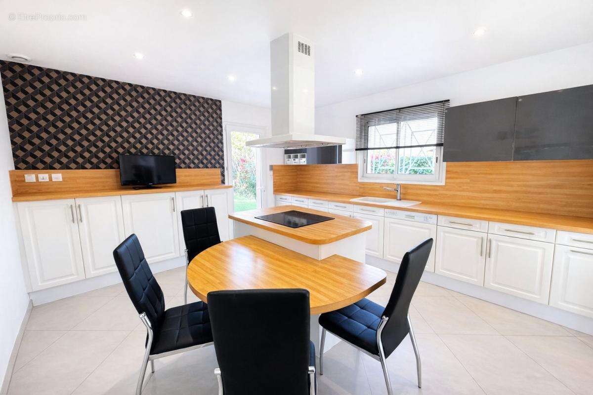 Maison de plain-pied 158 m² – Piscine 5x10 – Terrain 1500 m² – Cœur de village – Brax (31) - photo 6