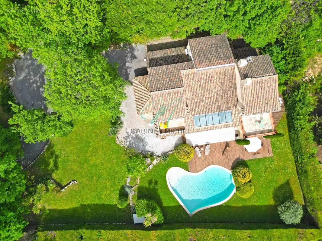 Maison à ROQUEFORT-LES-PINS