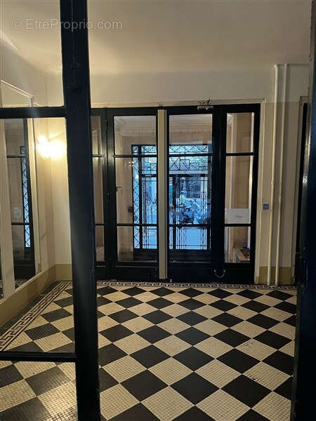 Appartement à PARIS-16E
