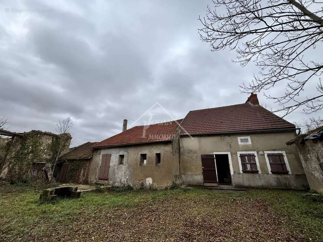 Maison à BELLENAVES