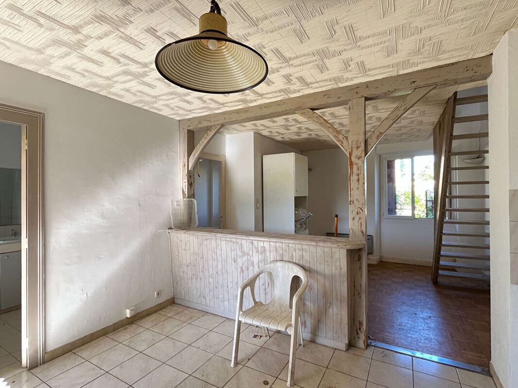 Maison à SAINT-PIERRE-DE-CHIGNAC