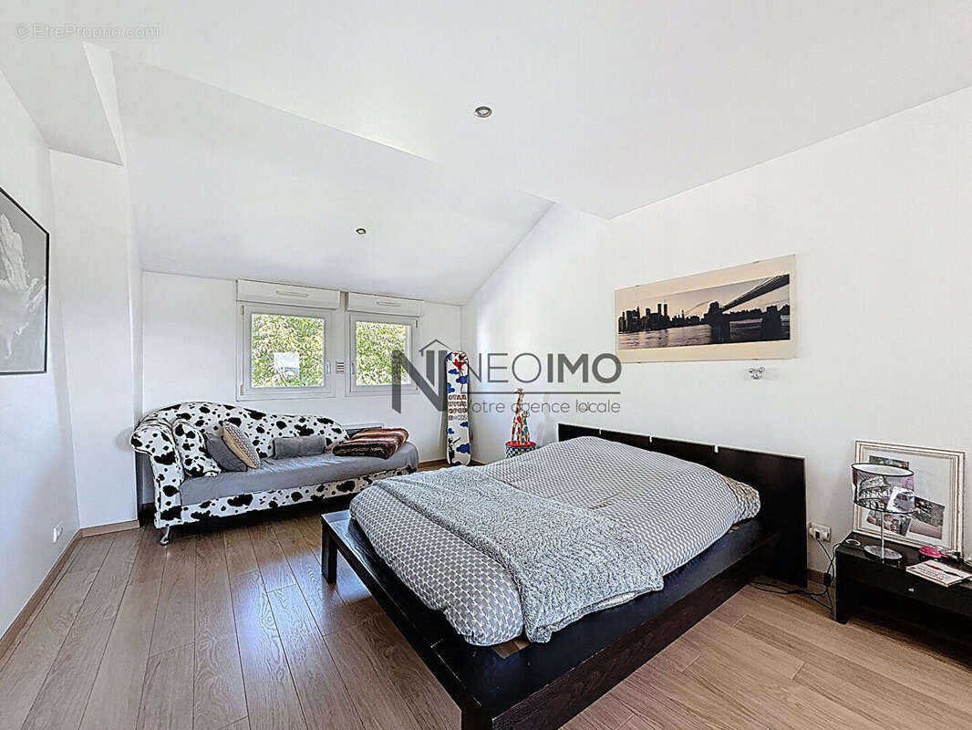 Maison à NEUFCHATEAU