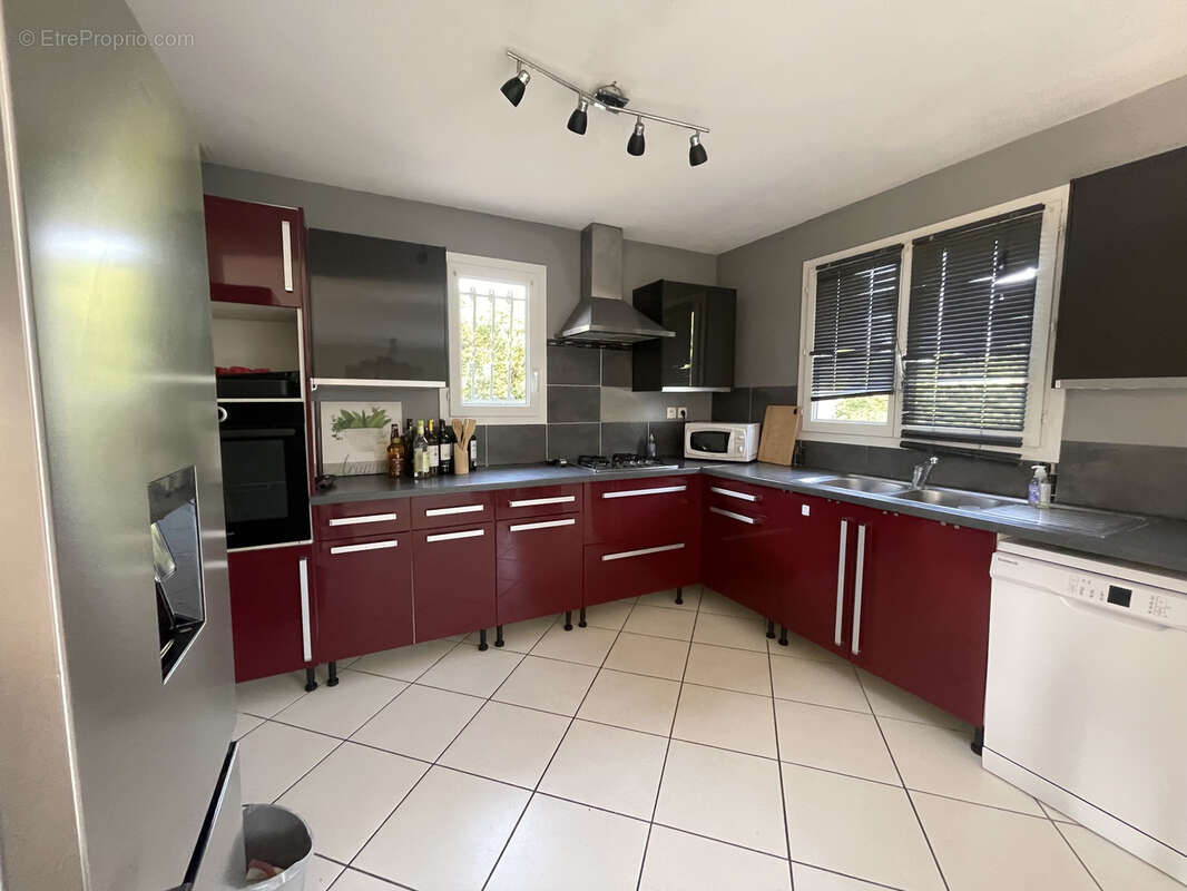 Maison de plain-pied de type 5 de 115 M2 avec piscine sur 697 M2 - photo 7