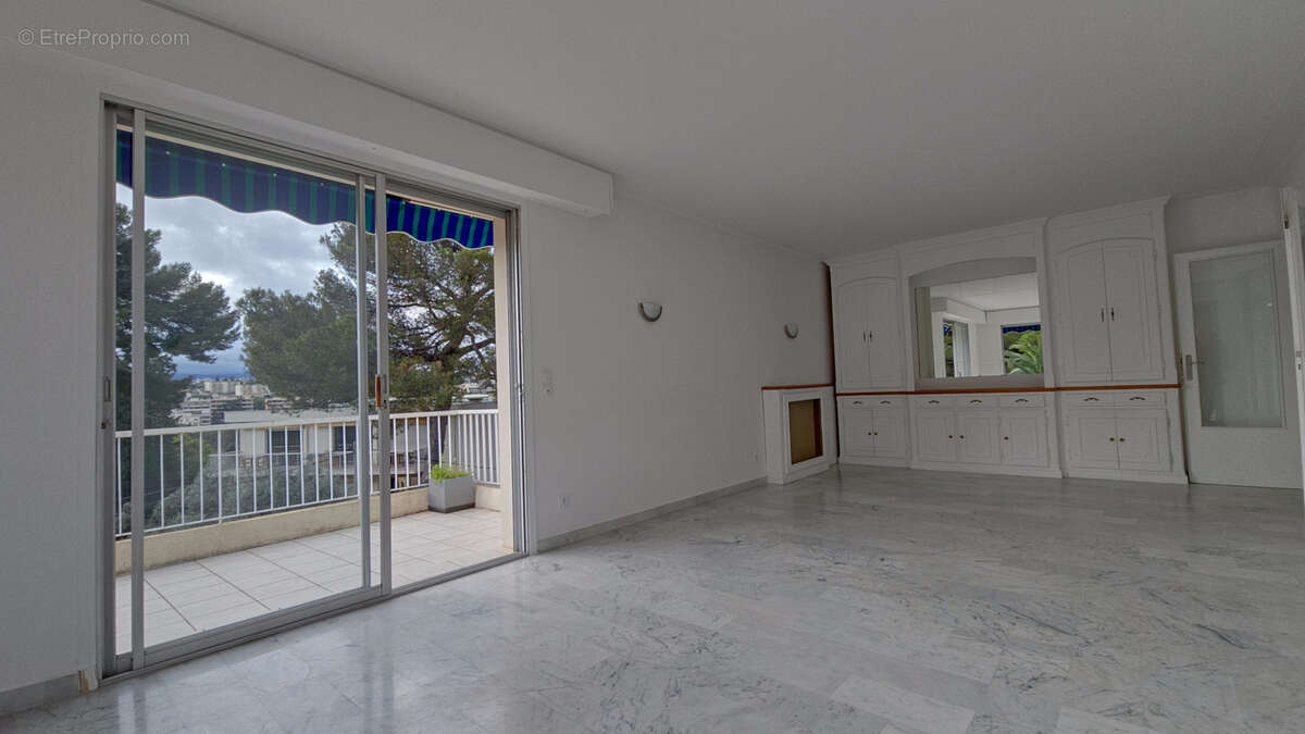 LE CANNET à vendre 4 pièces de 112 m2 en dernier étage avec terrasses cave et garage - photo 9