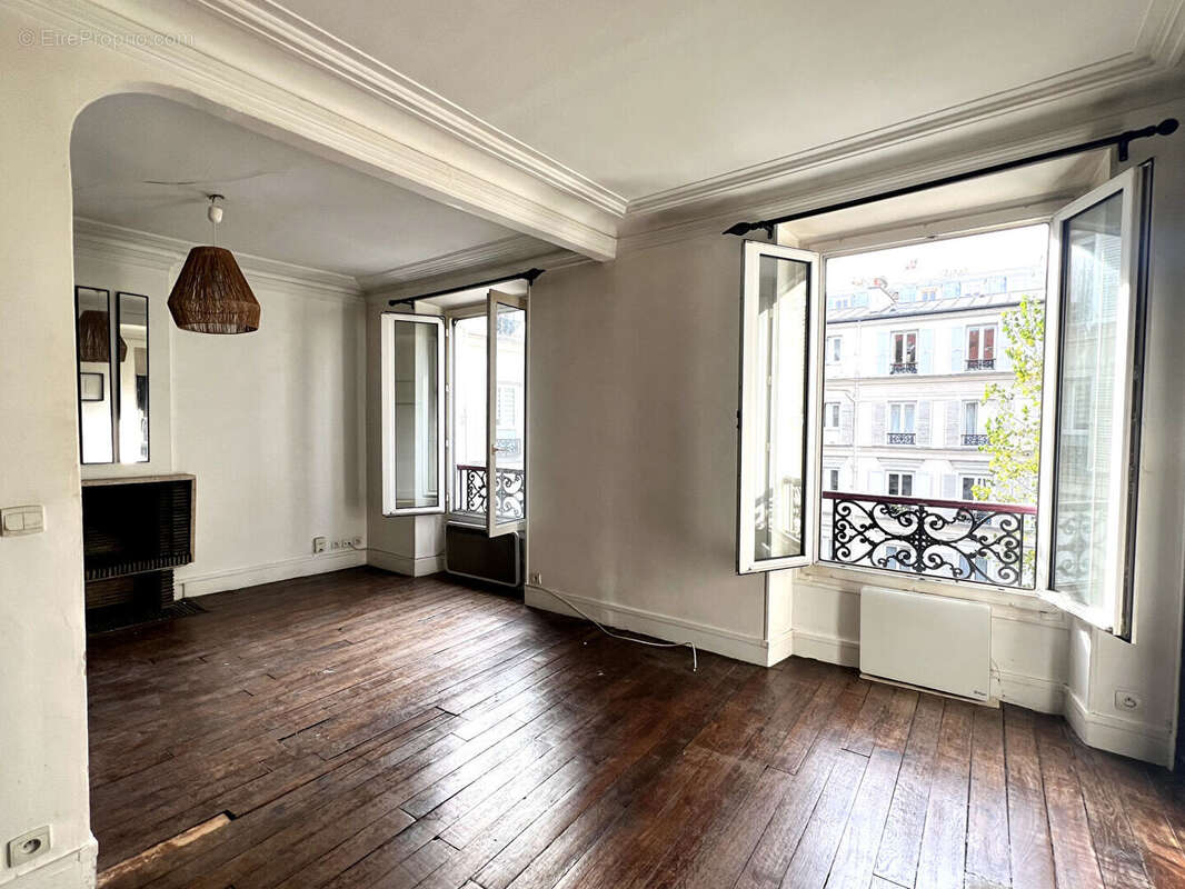 Appartement à PARIS-18E