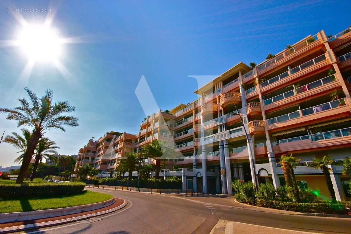 Appartement à VALLAURIS