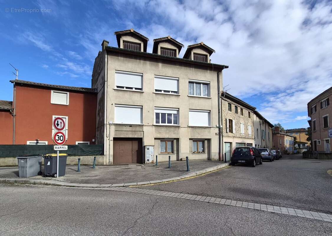 Appartement à CONDRIEU
